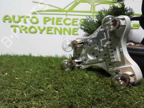 Piloto matrícula MITSUBISHI CARISMA (DA_) 1.9 TD (DA4A) (90 hp) 31638082