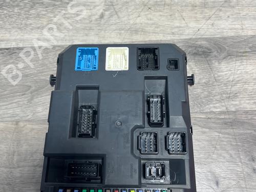 Fuse box CITROËN C3 II (SC_) 1.4 HDi 70 (SC8HZC, SC8HR0, SC8HP4) | BP39242583E1 - Image 1