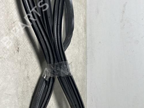 rubber-door-seal-ford-s-max-wa6-2006-2007-2008-2009-2010-2011-2012-2013-2014-31086293 main image