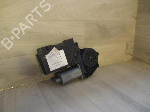 Rudehejsemotor bagstkærm højre PORSCHE CAYENNE (9PA) S 4.5 (340 hp) 24023276