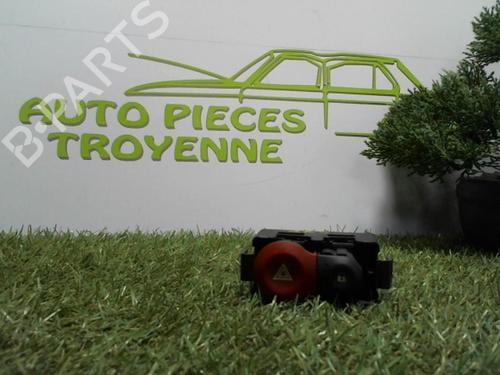 warning-switch-renault-clio-iii-br01-cr01-2005-2006-2007-2008-2009-2010-2011-2012-2013-2014-31638127 main image