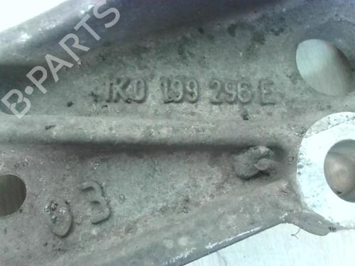 Used Right front steering knuckle VW GOLF V (1K1) 2.0 TDI 16V (140 hp) 25618352
