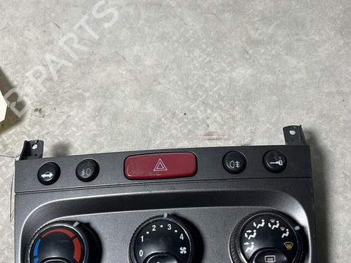 climate-control-alfa-romeo-147-937_-2000-2001-2002-2003-2004-2005-2006-2007-2008-2009-2010-30713144 main image