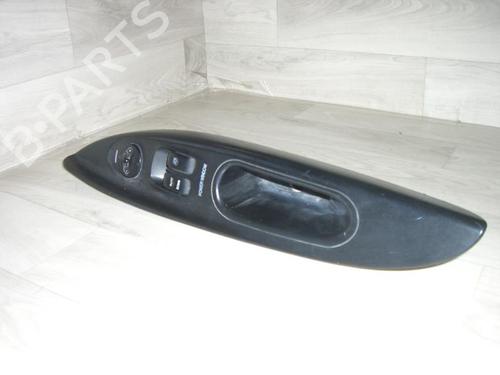 Used Left front window switch HYUNDAI H-1 / STAREX Bus (A1) 2.5 CRDi (140 hp) 25618296