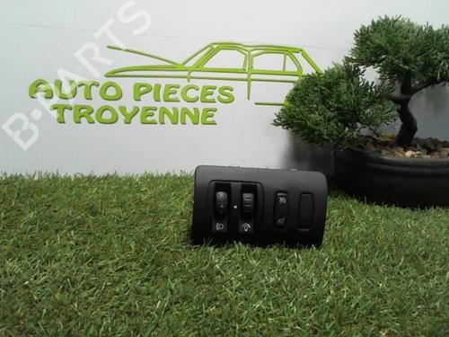switch-renault-clio-iii-br01-cr01-2005-2006-2007-2008-2009-2010-2011-2012-2013-2014-31638126 main image