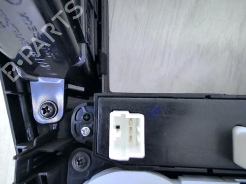 Consola central KIA CEE'D SW (ED) 1.6 CRDi 90 (90 hp) 31252137