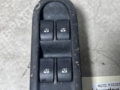 Used Left front window switch RENAULT MEGANE II (BM0/1_, CM0/1_) 2.0 16V (BM0U, CM0U) (135 hp) 32211628
