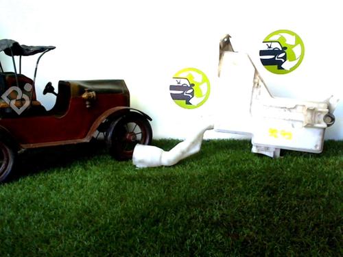 windscreen-washer-tank-peugeot-407-6d_-2004-2005-2006-2007-2008-2009-2010-2011-31060190 main image