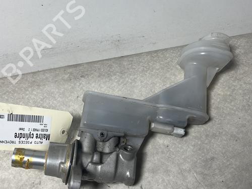 Used Brake master cylinder Brake master cylinder RENAULT KOLEOS I (HY_) 2.0 dCi 4x4 (HY0K) (150 hp) 33270285 33270285