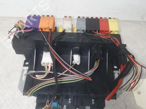 Used Fuse box Fuse box MERCEDES-BENZ S-CLASS (W220, V220) S 320 CDI (220.026, 220.126) (197 hp) 30807629 30807629