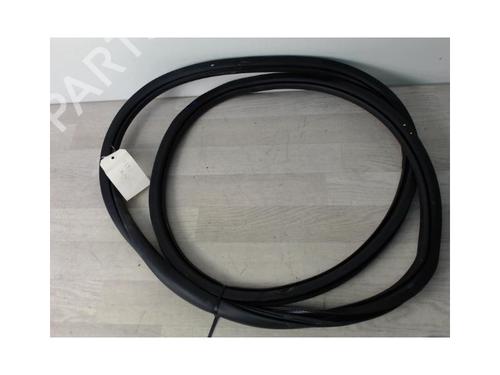 Used Rubber door seal PEUGEOT 208 II (UB_, UP_, UW_, UJ_) 1.2 PureTech 75 (75 hp) 24027069