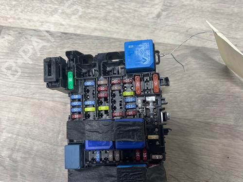 Used Fuse box Fuse box RENAULT TRAFIC III Van (FG_) 2.0 dCi 150 (FGMU) (150 hp) 36698191 36698191