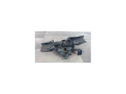 Used Hood lock TOYOTA COROLLA Verso (ZER_, ZZE12_, R1_) 2.0 D-4D (CUR10_, CUR10R) (116 hp) 24132468