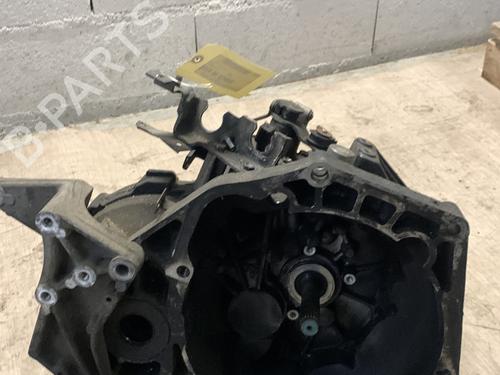 Used Gearbox Gearbox SUZUKI SWIFT III (MZ, EZ) 1.3 DDiS (RS413D) (75 hp) 39707601 39707601