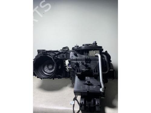 Heater matrix box AUDI A3 Sportback (8VA, 8VF) 1.6 TDI | BP30808070M61