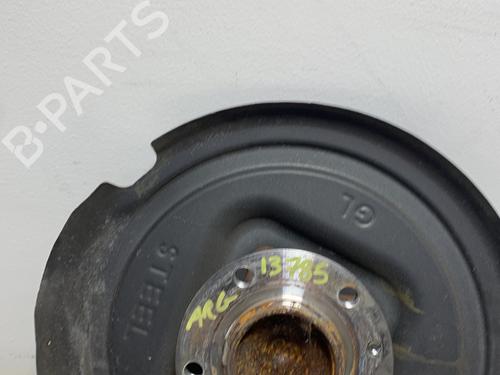 Used Left rear steering knuckle PEUGEOT 3008 II SUV (MC_, MR_, MJ_, M4_) 1.2 THP/ PureTech 130 (MRHNSM, MRHNSU, MRHNSJ, MRHNYW,... (131 hp) 25619923