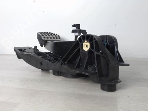 Pedal travão MERCEDES-BENZ A-CLASS (W177) A 200 (177.087) (163 hp) 32999080