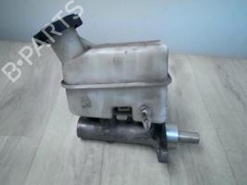 Used Brake master cylinder RENAULT CLIO V (B7_) 1.0 TCe 100 (B7MT) (101 hp) 24023245