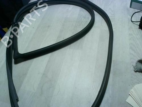 Used Rubber door seal HYUNDAI TUCSON (JM) 2.0 CRDi (136 hp) 21183036