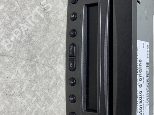 Used Radio ALFA ROMEO 147 (937_) 1.9 JTDM 16V (937.AXN1B, 937.BXN1B) (150 hp) 30807953