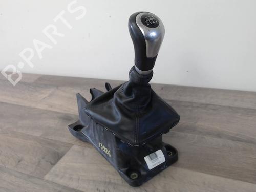 Used Gear lever MERCEDES-BENZ A-CLASS (W176) A 160 CDI / d (176.011) (90 hp) 24979614