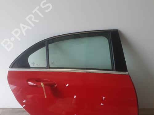 Puerta trasera derecha Puerta trasera derecha MERCEDES-BENZ A-CLASS (W176) A 180 CDI / d (176.012) (109 hp) 34447622 34447622