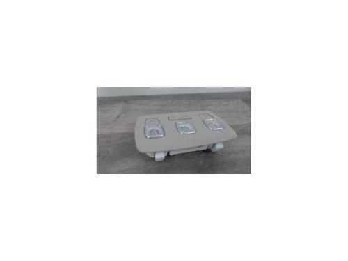 Innerbelysning RENAULT MEGANE IV Hatchback (B9A/M/N_) 1.6 dCi 130 (B9A4) (130 hp) 25478453