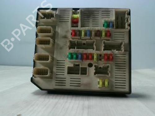 Used Fuse box RENAULT MEGANE III Coupe (DZ0/1_) 1.9 dCi (DZ0N, DZ0J, DZ1J, DZ1K) (131 hp) 24025700