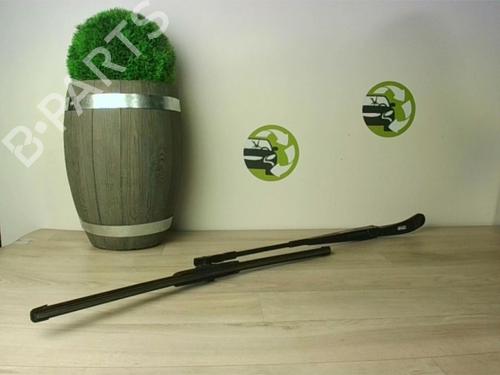 Used Front windshield wiper arm MAZDA 3 (BK) 1.6 DI Turbo (109 hp) 23184361