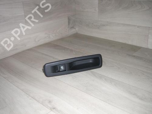 switch-renault-megane-iii-hatchback-bz01_-b3_-2008-30705460 main image