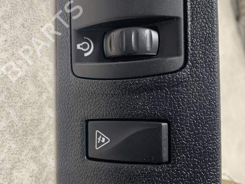 switch-renault-megane-iii-coupe-dz01_-2008-2009-2010-2011-2012-2013-2014-2015-2016-30705236 main image