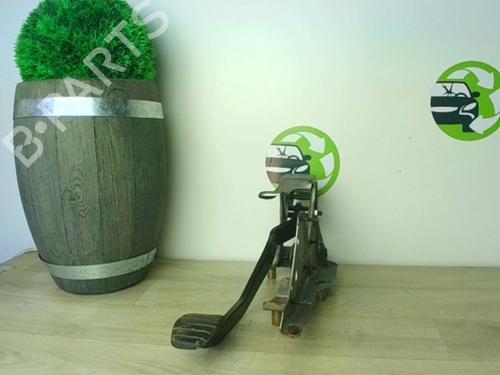 Used Break pedal RENAULT CLIO III (BR0/1, CR0/1) 1.5 dCi (C/BR0G, C/BR1G) (68 hp) 23981249