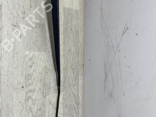 vindspejlsviskerarm-renault-megane-iv-hatchback-b9amn_-2015-25702284 main image