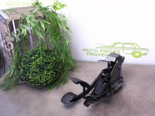 pedal-renault-clio-iii-br01-cr01-2005-2006-2007-2008-2009-2010-2011-2012-2013-2014-24023312 main image