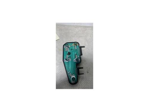 Używane Lampa oświetlenia tablicy rejestracyjnej PEUGEOT 306 Convertible (7D, N3, N5) 1.8 16V (110 hp) 30807479