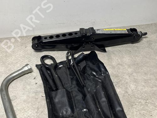 Used Jack Kit AUDI A3 (8V1, 8VK) 2.0 TDI (150 hp) 33206710