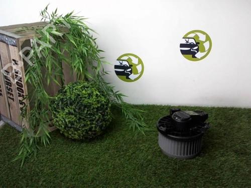 Used Heater blower motor TOYOTA YARIS (_P9_) 1.4 D-4D (NLP90_, NLP90R) (90 hp) 24022307