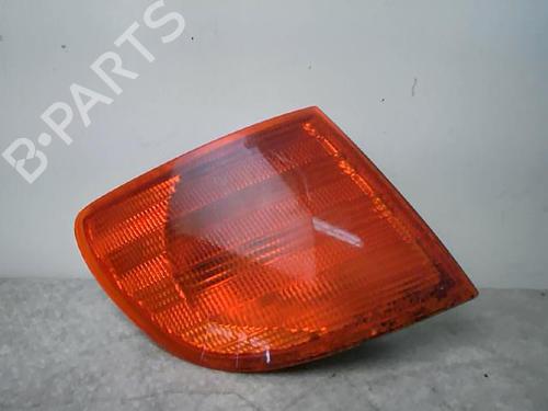 Used Right front indicator MERCEDES-BENZ VITO Bus (W638) 108 CDI 2.2 (638.194) (82 hp) 25618615