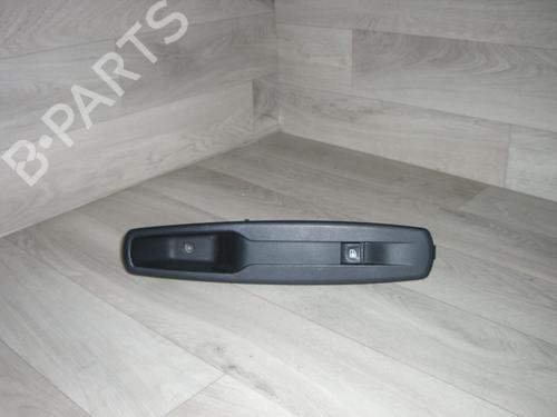 switch-renault-megane-iii-hatchback-bz01_-b3_-2008-24027527 main image