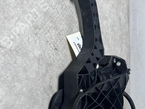 Pédale d'embrayage VW SCIROCCO III (137, 138) 2.0 TDI (140 hp) 31084906