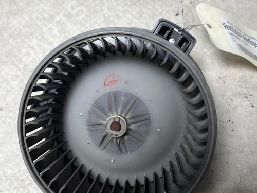 Used Heater blower motor Heater blower motor TOYOTA YARIS (_P1_) 1.4 D-4D (NLP10_, NLP10R) (75 hp) 33119962 33119962