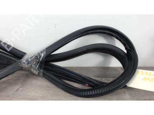 Rubber door seal RENAULT MEGANE IV Hatchback (B9A/M/N_) 1.6 dCi 130 (B9A4) | BP25448061C142 