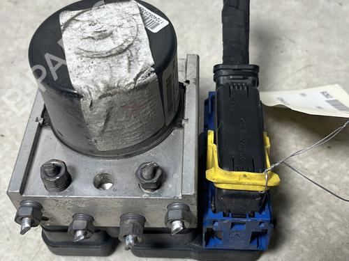 Used ABS pump RENAULT MEGANE III Hatchback (BZ0/1_, B3_) 1.6 16V (BZ1B, BZ1H) (110 hp) 32267624