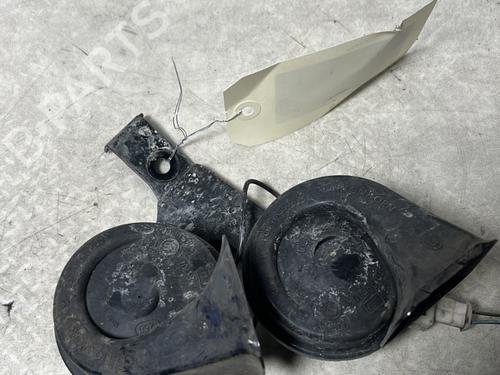 horn-peugeot-5008-0u_-0e_-2009-2010-2011-2012-2013-2014-2015-2016-2017-31761283 main image