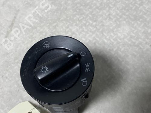 Used Headlight switch VW GOLF IV (1J1) 1.4 16V (75 hp) 29827589