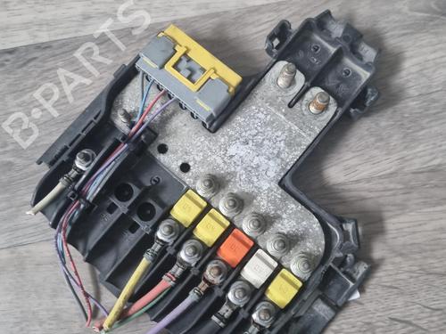 Used Fuse box Fuse box 37170489 37170489