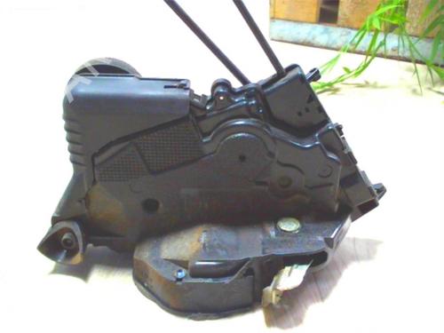 Used Front right lock TOYOTA YARIS (_P9_) 1.3 VVT-i (SCP90_, SCP90R) (87 hp) 24024695