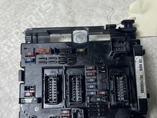 Used Fuse box PEUGEOT 307 (3A/C) 1.4 16V (88 hp) 30736975
