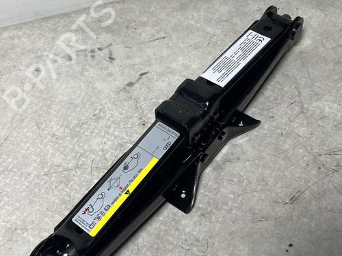 Used Jack Kit AUDI A3 Sportback (8VA, 8VF) 1.6 TDI (115 hp) 31086442