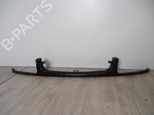 Used Grille VW POLO III (6N1) 55 1.3 (55 hp) 24024647